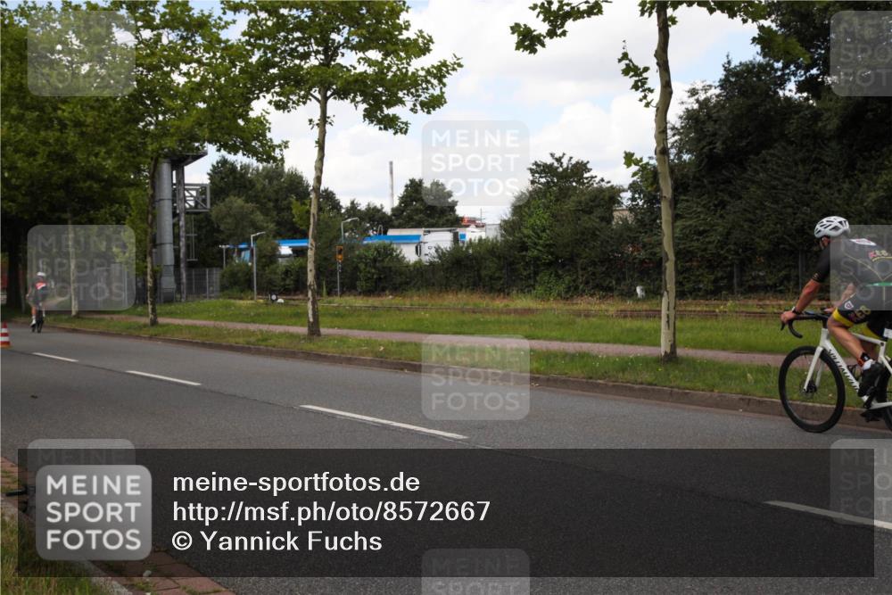 10.08.2025 - GEWOBA Citytriathlon Bremen Yannick Fuchs http://msf.ph/oto/8572667 10.08.2025 12:52:37 Radfahren 565, 579, 599, 603, 639, 642, 686, 701, 763, 834, 858, 919, 956 meine-sportfotos.de