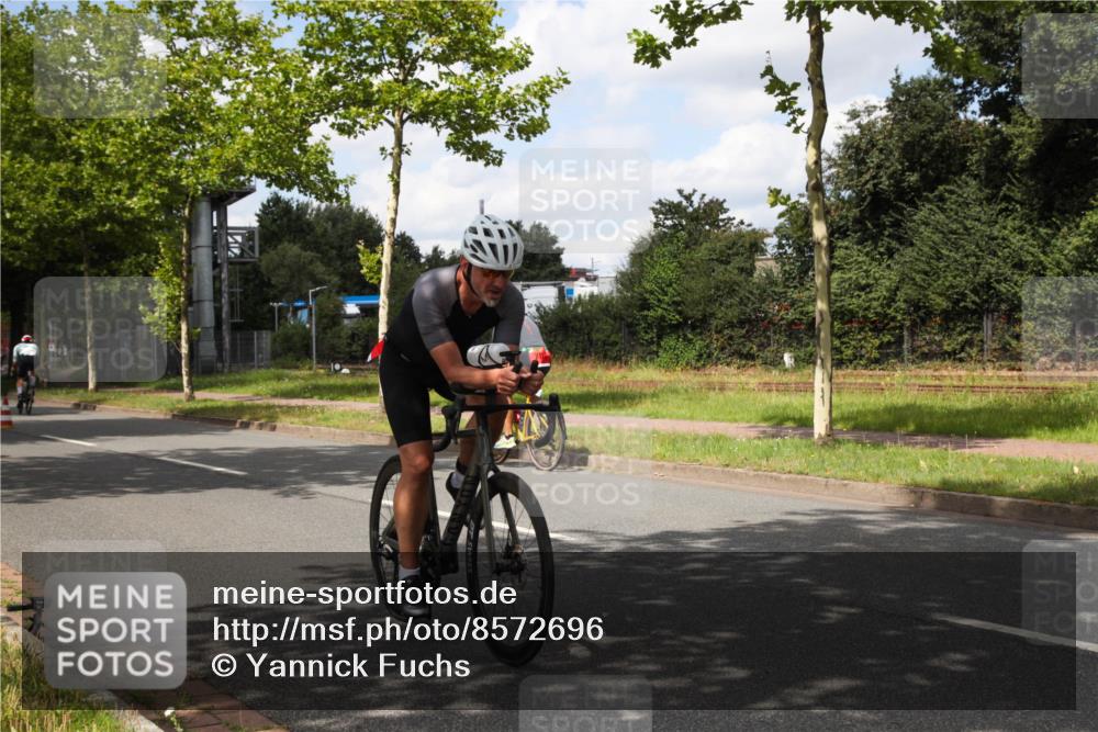 10.08.2025 - GEWOBA Citytriathlon Bremen Yannick Fuchs http://msf.ph/oto/8572696 10.08.2025 12:53:24 Radfahren 570, 631, 734, 759, 872, 902, 933, 966, 1035 meine-sportfotos.de