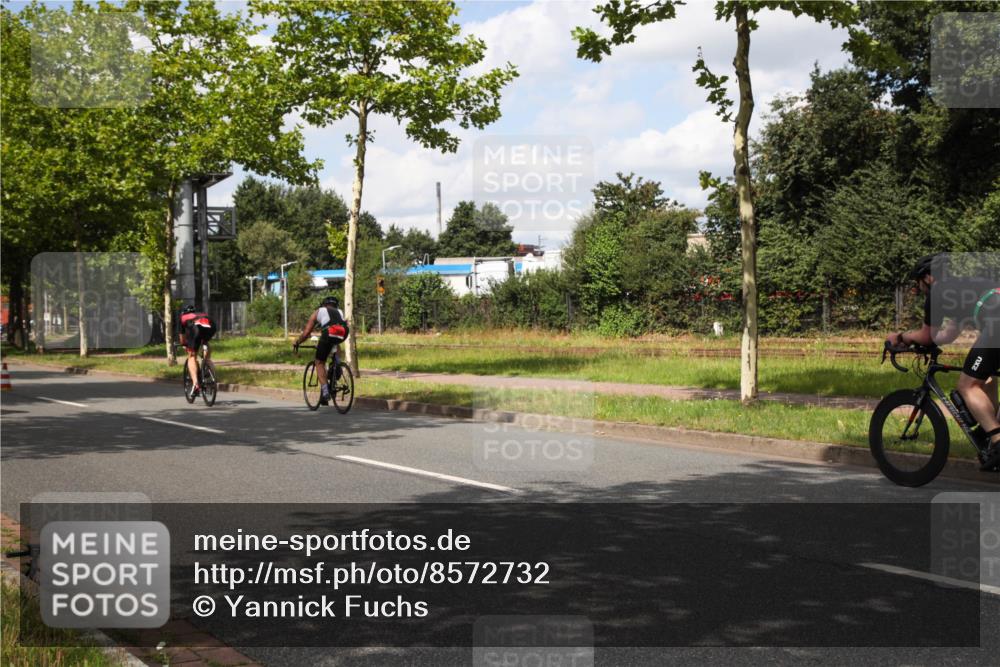 10.08.2025 - GEWOBA Citytriathlon Bremen Yannick Fuchs http://msf.ph/oto/8572732 10.08.2025 12:54:15 Radfahren 618, 707, 740, 742, 750, 797, 1006, 1032, 1039 meine-sportfotos.de