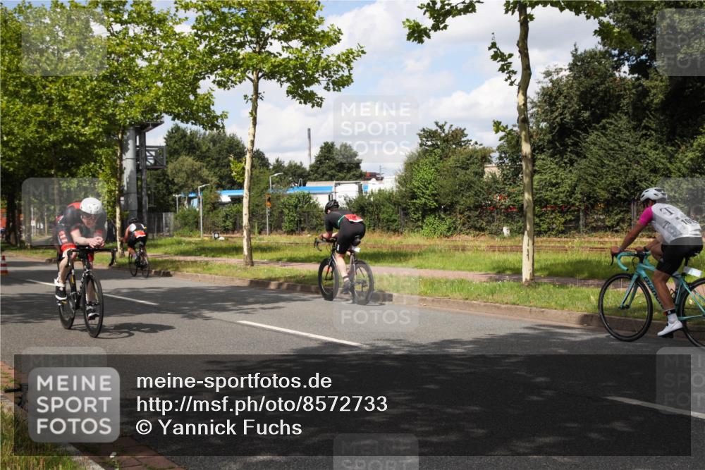 10.08.2025 - GEWOBA Citytriathlon Bremen Yannick Fuchs http://msf.ph/oto/8572733 10.08.2025 12:54:16 Radfahren 618, 707, 740, 742, 750, 797, 1006, 1032, 1039 meine-sportfotos.de