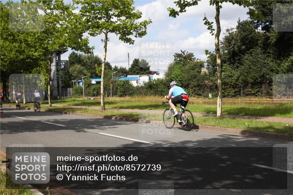 10.08.2025 - GEWOBA Citytriathlon Bremen Yannick Fuchs http://msf.ph/oto/8572739 10.08.2025 12:54:19 Radfahren 582, 618, 707, 740, 742, 750, 789, 1006, 1039 meine-sportfotos.de