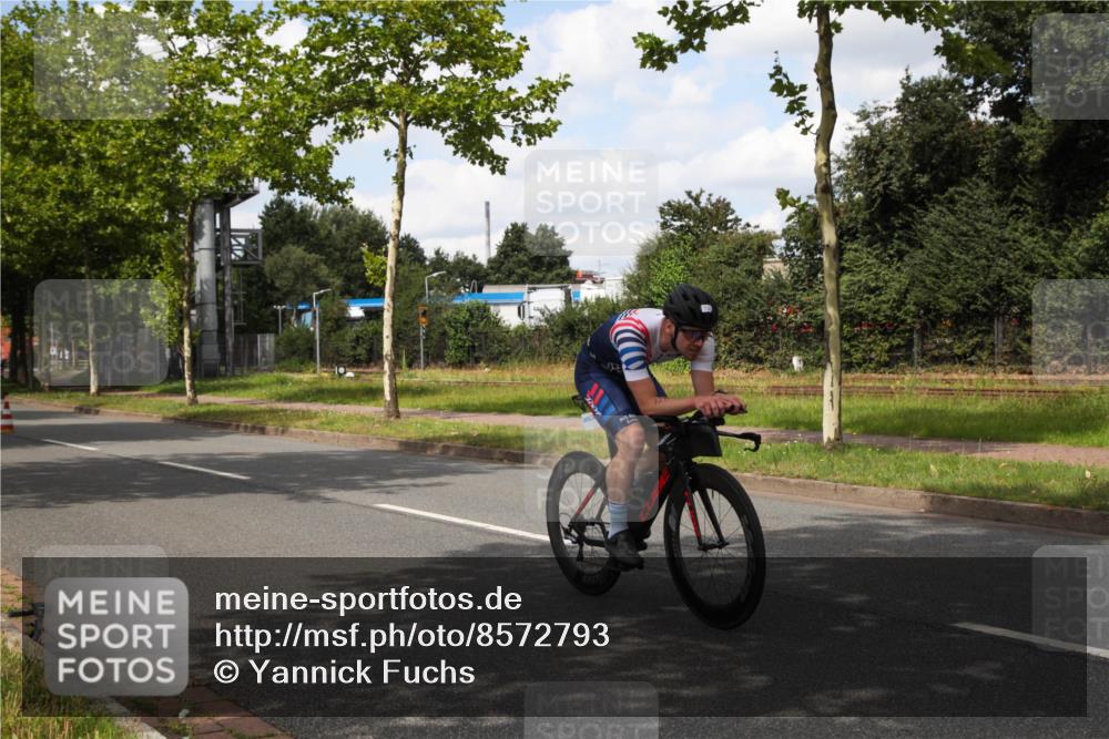 10.08.2025 - GEWOBA Citytriathlon Bremen Yannick Fuchs http://msf.ph/oto/8572793 10.08.2025 12:54:55 Radfahren 563, 591, 632, 728, 736, 761, 781, 1029 meine-sportfotos.de