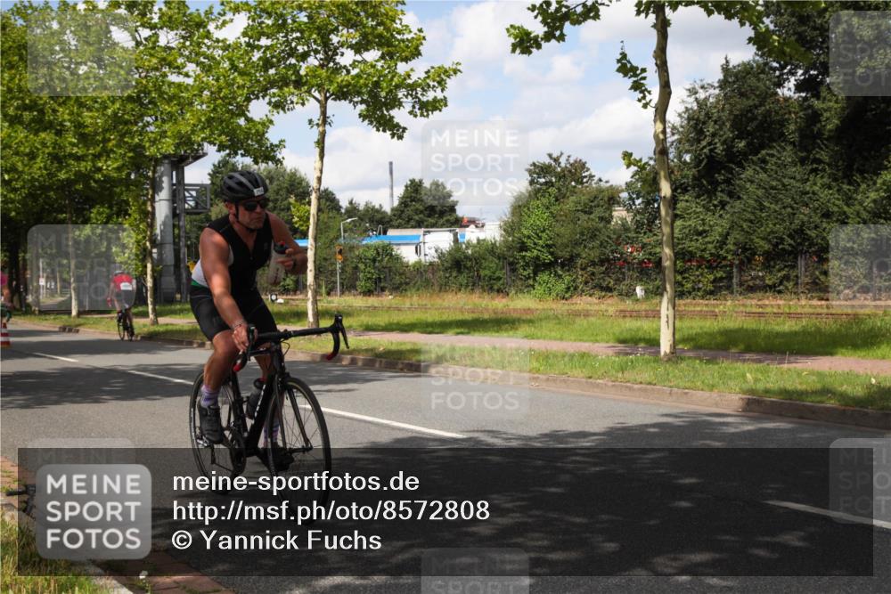 10.08.2025 - GEWOBA Citytriathlon Bremen Yannick Fuchs http://msf.ph/oto/8572808 10.08.2025 12:55:11 Radfahren 563, 632, 696, 714, 761, 766, 794, 877, 1015 meine-sportfotos.de