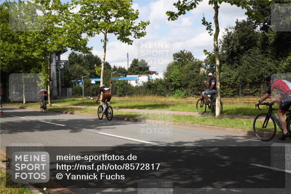 10.08.2025 - GEWOBA Citytriathlon Bremen Yannick Fuchs http://msf.ph/oto/8572817 10.08.2025 12:55:17 Radfahren 696, 714, 761, 766, 794, 877, 982, 1015, 1033 meine-sportfotos.de