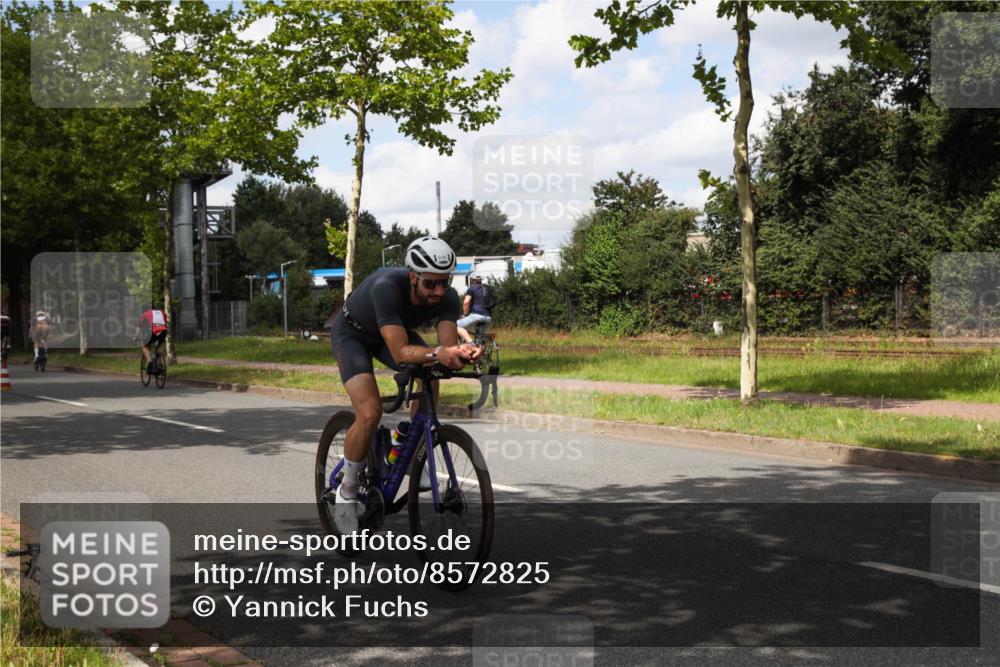 10.08.2025 - GEWOBA Citytriathlon Bremen Yannick Fuchs http://msf.ph/oto/8572825 10.08.2025 12:55:19 Radfahren 696, 714, 766, 794, 877, 982, 1015, 1033 meine-sportfotos.de
