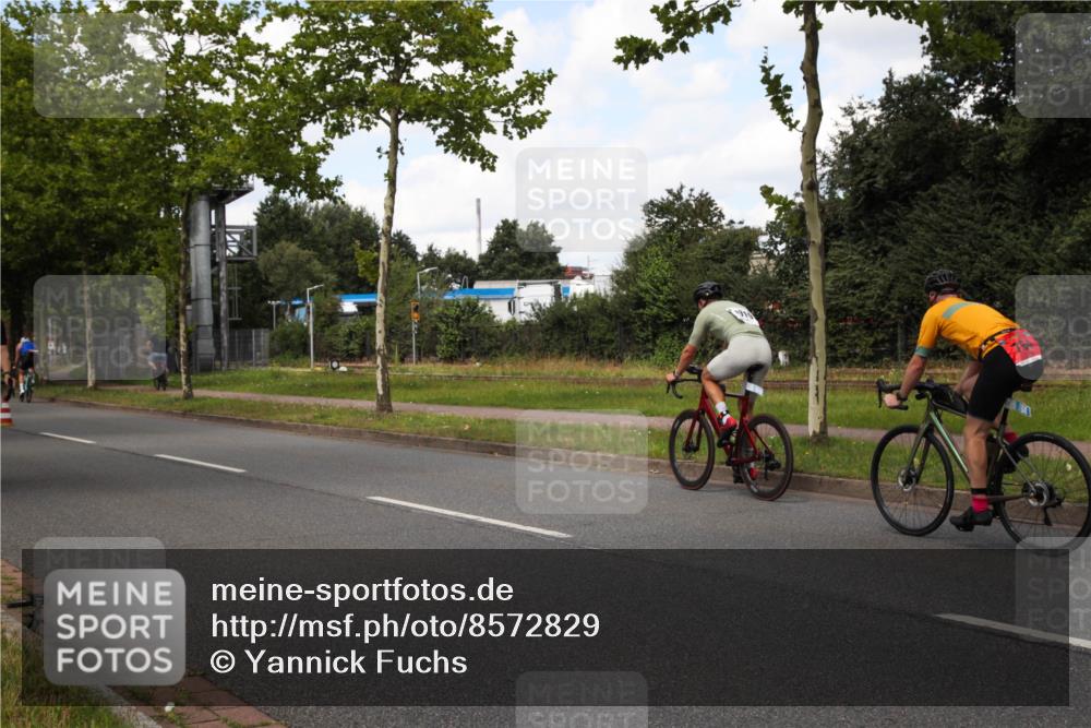 10.08.2025 - GEWOBA Citytriathlon Bremen Yannick Fuchs http://msf.ph/oto/8572829 10.08.2025 12:55:26 Radfahren 696, 804, 843, 877, 982, 1033 meine-sportfotos.de