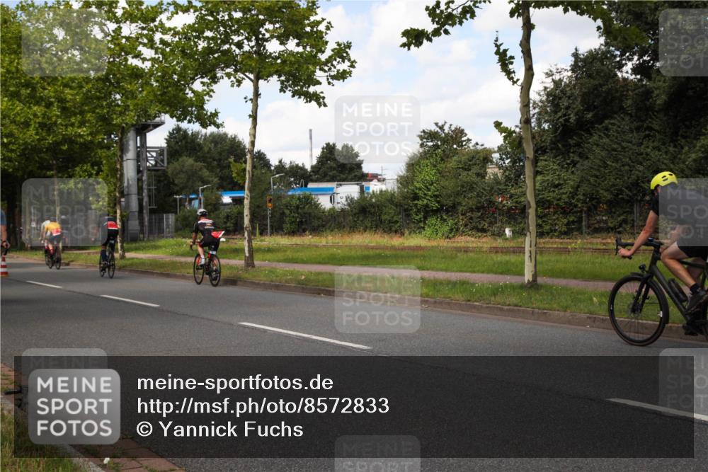10.08.2025 - GEWOBA Citytriathlon Bremen Yannick Fuchs http://msf.ph/oto/8572833 10.08.2025 12:55:29 Radfahren 658, 696, 729, 804, 843, 880, 982, 1033 meine-sportfotos.de