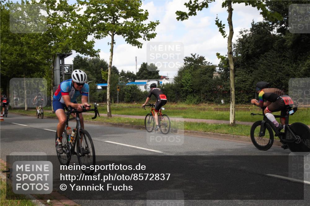 10.08.2025 - GEWOBA Citytriathlon Bremen Yannick Fuchs http://msf.ph/oto/8572837 10.08.2025 12:55:37 Radfahren 636, 658, 729, 804, 843, 880, 982, 1033 meine-sportfotos.de