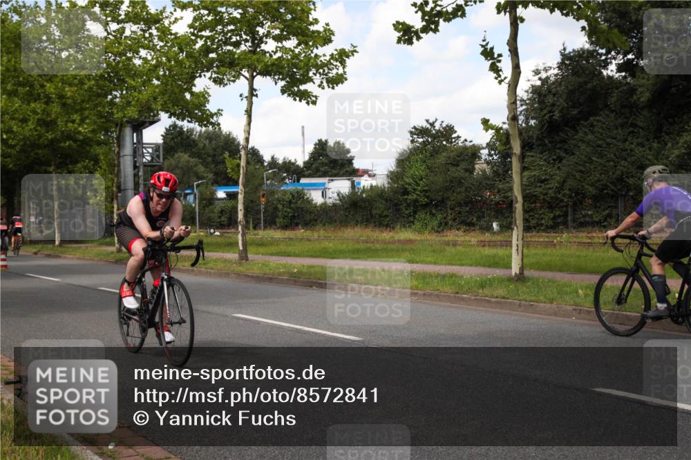 10.08.2025 - GEWOBA Citytriathlon Bremen Yannick Fuchs http://msf.ph/oto/8572841 10.08.2025 12:55:41 Radfahren 636, 658, 729, 779, 804, 843, 880, 890, 1033 meine-sportfotos.de