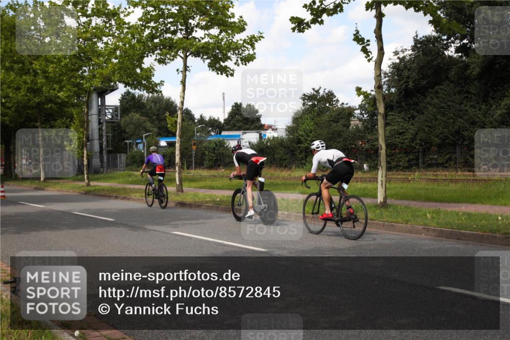 10.08.2025 - GEWOBA Citytriathlon Bremen Yannick Fuchs http://msf.ph/oto/8572845 10.08.2025 12:55:42 Radfahren 636, 658, 729, 779, 804, 843, 880, 890, 1033 meine-sportfotos.de
