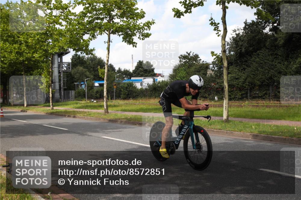 10.08.2025 - GEWOBA Citytriathlon Bremen Yannick Fuchs http://msf.ph/oto/8572851 10.08.2025 12:55:51 Radfahren 636, 658, 729, 765, 779, 804, 843, 880, 883, 890, 896 meine-sportfotos.de