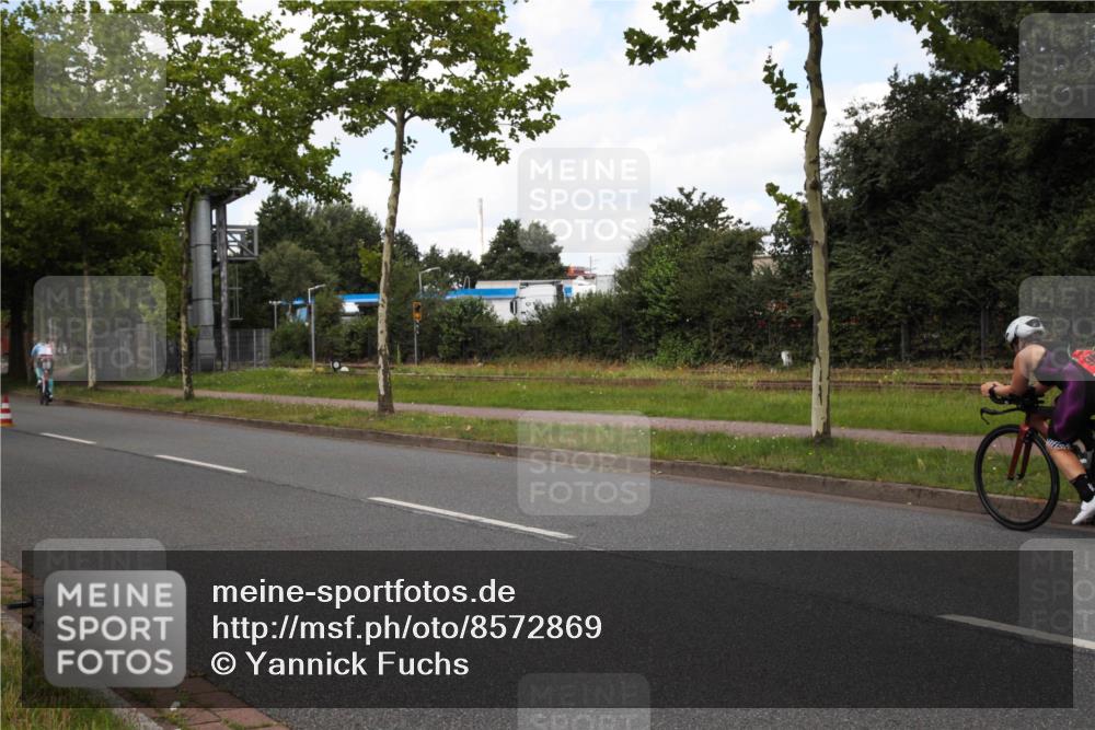 10.08.2025 - GEWOBA Citytriathlon Bremen Yannick Fuchs http://msf.ph/oto/8572869 10.08.2025 12:56:18 Radfahren 567, 589, 662, 721, 764, 784, 814, 844, 1024, 1025 meine-sportfotos.de