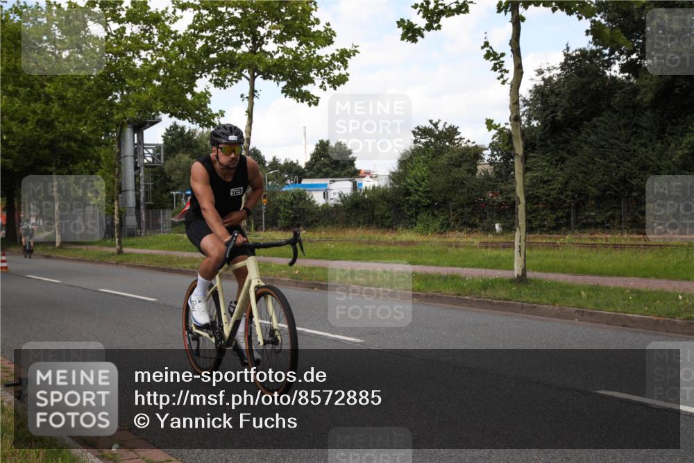 10.08.2025 - GEWOBA Citytriathlon Bremen Yannick Fuchs http://msf.ph/oto/8572885 10.08.2025 12:56:34 Radfahren 555, 567, 678, 706, 721, 737, 749, 772, 782, 814, 815, 831, 844 meine-sportfotos.de