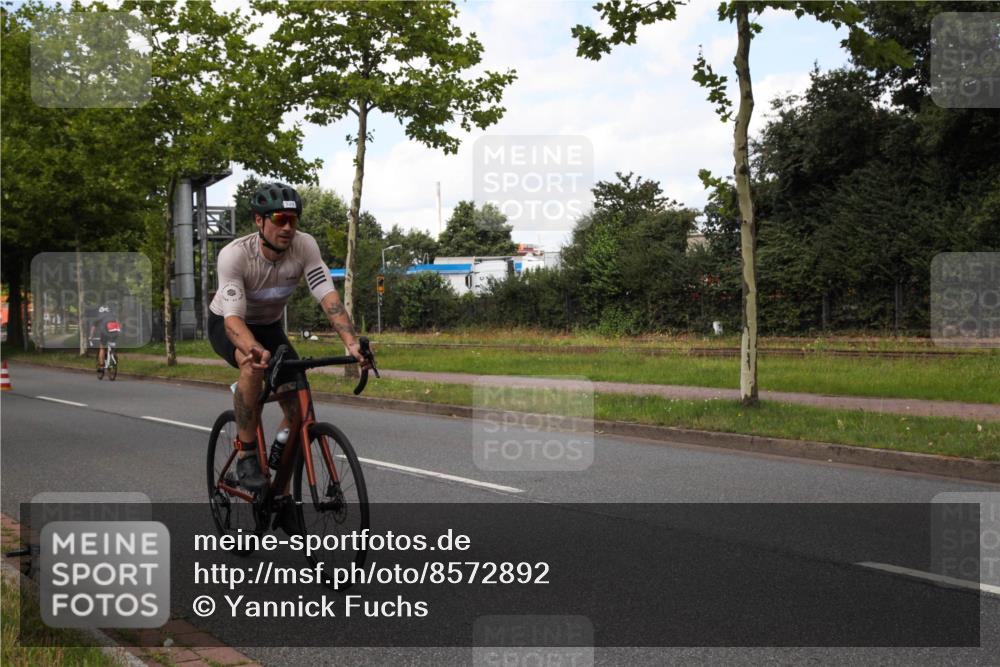 10.08.2025 - GEWOBA Citytriathlon Bremen Yannick Fuchs http://msf.ph/oto/8572892 10.08.2025 12:56:39 Radfahren 555, 567, 597, 678, 706, 721, 737, 749, 772, 782, 814, 815, 831 meine-sportfotos.de