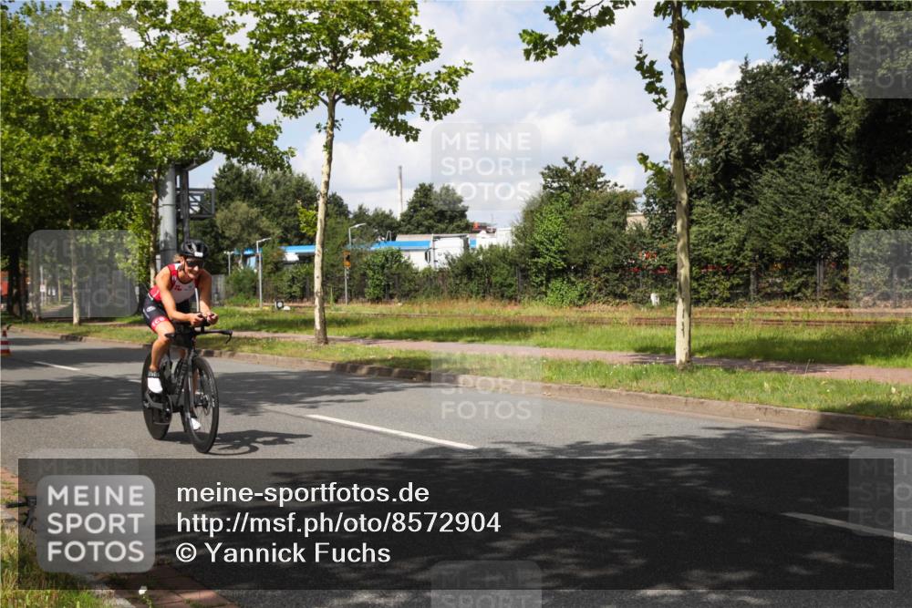 10.08.2025 - GEWOBA Citytriathlon Bremen Yannick Fuchs http://msf.ph/oto/8572904 10.08.2025 12:56:59 Radfahren 559, 597, 672, 723, 730, 755, 815, 830, 879, 913, 1003, 1014 meine-sportfotos.de