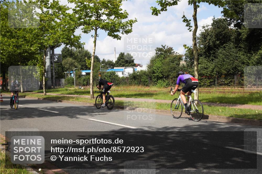 10.08.2025 - GEWOBA Citytriathlon Bremen Yannick Fuchs http://msf.ph/oto/8572923 10.08.2025 12:57:04 Radfahren 559, 672, 723, 730, 755, 758, 830, 879, 913, 940, 969, 1003, 1014 meine-sportfotos.de