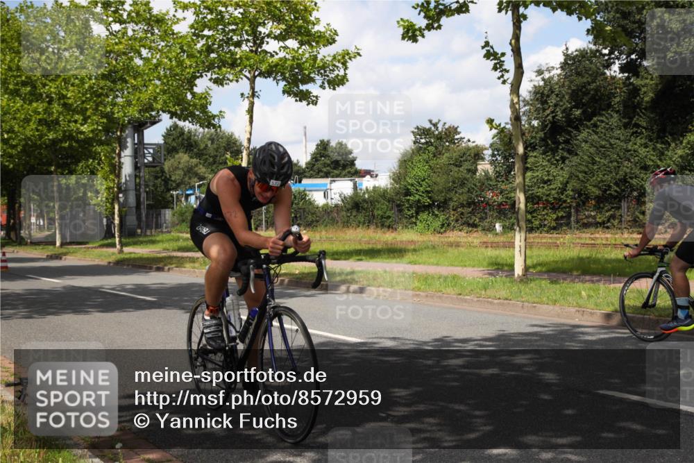 10.08.2025 - GEWOBA Citytriathlon Bremen Yannick Fuchs http://msf.ph/oto/8572959 10.08.2025 12:57:22 Radfahren 572, 690, 720, 730, 758, 849, 892, 900, 940, 969 meine-sportfotos.de