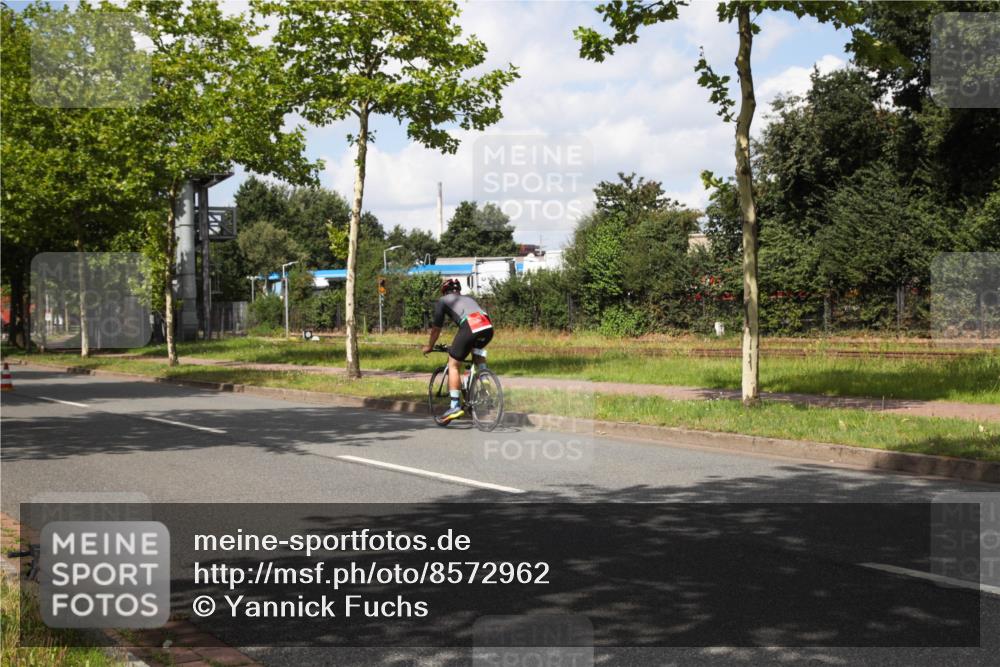 10.08.2025 - GEWOBA Citytriathlon Bremen Yannick Fuchs http://msf.ph/oto/8572962 10.08.2025 12:57:23 Radfahren 572, 690, 720, 730, 758, 849, 892, 900, 940, 969 meine-sportfotos.de