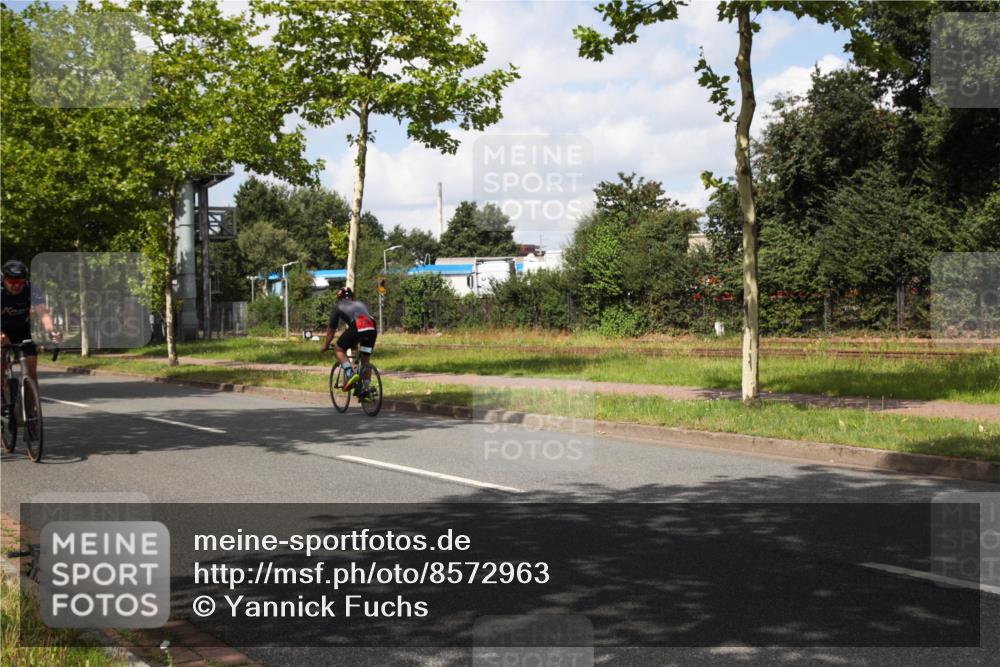 10.08.2025 - GEWOBA Citytriathlon Bremen Yannick Fuchs http://msf.ph/oto/8572963 10.08.2025 12:57:24 Radfahren 572, 690, 720, 758, 849, 892, 900, 940, 969 meine-sportfotos.de