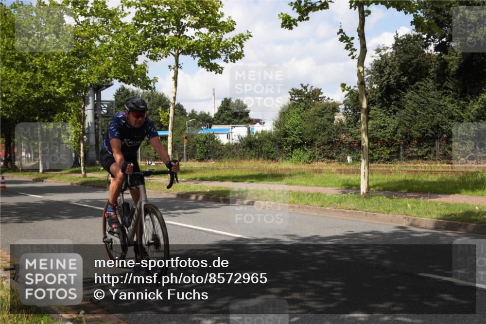 10.08.2025 - GEWOBA Citytriathlon Bremen Yannick Fuchs http://msf.ph/oto/8572965 10.08.2025 12:57:24 Radfahren 572, 690, 720, 758, 849, 892, 900, 940, 969 meine-sportfotos.de
