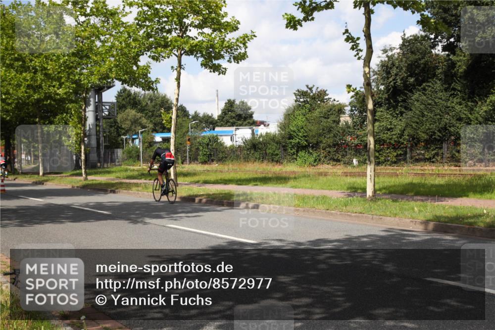 10.08.2025 - GEWOBA Citytriathlon Bremen Yannick Fuchs http://msf.ph/oto/8572977 10.08.2025 12:57:28 Radfahren 572, 690, 720, 758, 849, 892, 900 meine-sportfotos.de