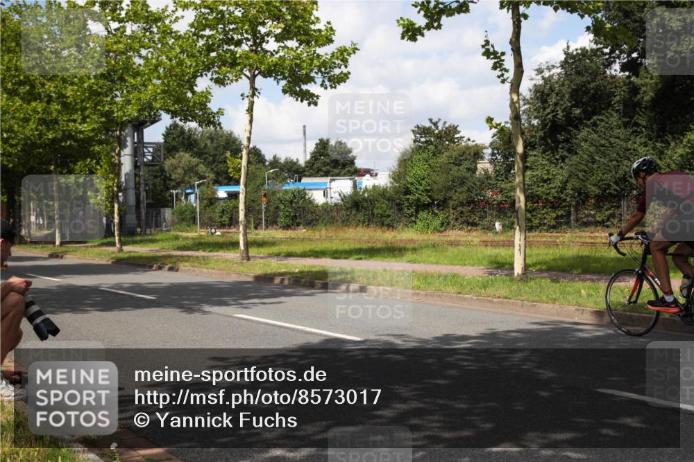10.08.2025 - GEWOBA Citytriathlon Bremen Yannick Fuchs http://msf.ph/oto/8573017 10.08.2025 12:57:42 Radfahren 690, 720, 825, 853, 869, 1018 meine-sportfotos.de