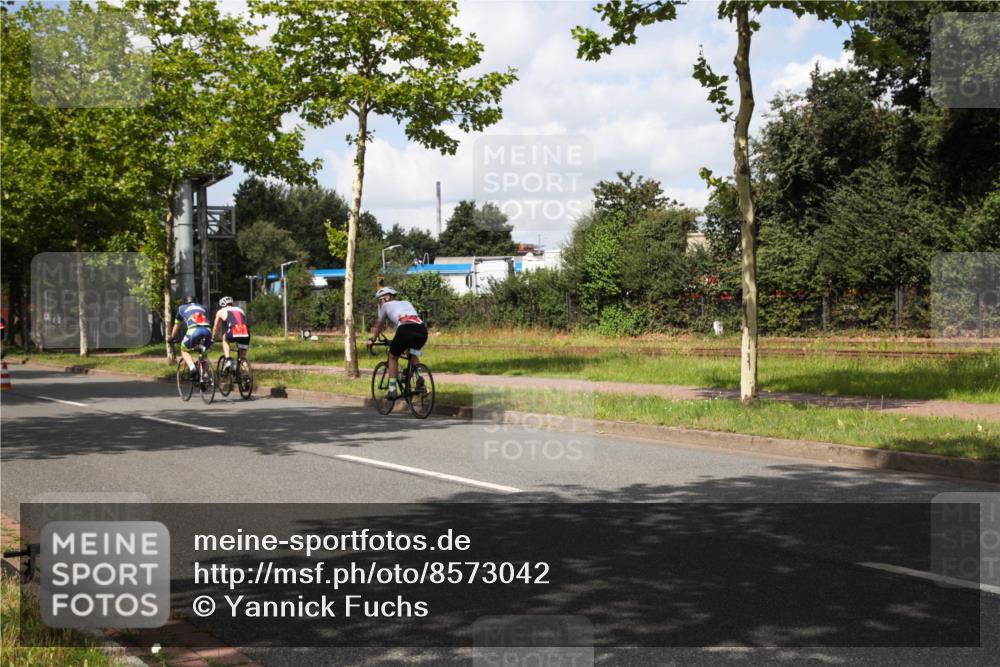 10.08.2025 - GEWOBA Citytriathlon Bremen Yannick Fuchs http://msf.ph/oto/8573042 10.08.2025 12:57:50 Radfahren 650, 660, 671, 825, 853, 869, 920, 1018 meine-sportfotos.de