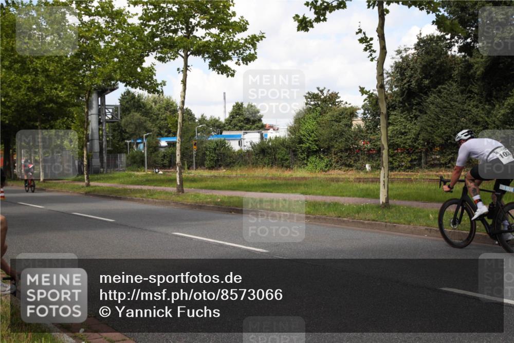 10.08.2025 - GEWOBA Citytriathlon Bremen Yannick Fuchs http://msf.ph/oto/8573066 10.08.2025 12:58:06 Radfahren 619, 650, 660, 671, 813, 920 meine-sportfotos.de