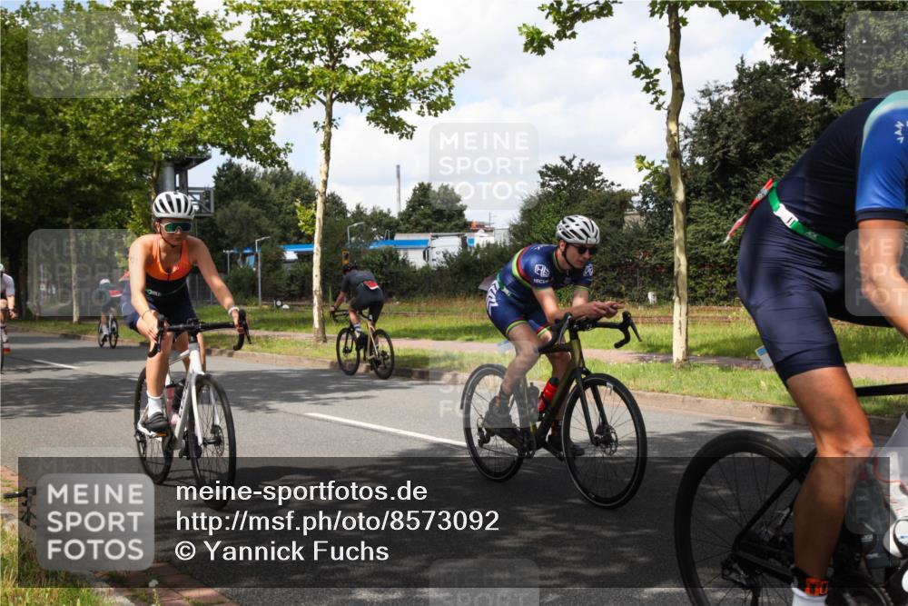 10.08.2025 - GEWOBA Citytriathlon Bremen Yannick Fuchs http://msf.ph/oto/8573092 10.08.2025 12:58:52 Radfahren 602, 705, 762, 802, 870, 885, 910, 921, 1038 meine-sportfotos.de