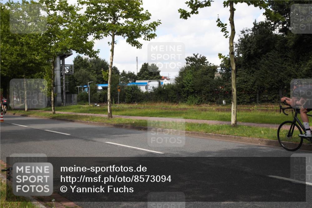 10.08.2025 - GEWOBA Citytriathlon Bremen Yannick Fuchs http://msf.ph/oto/8573094 10.08.2025 12:58:55 Radfahren 602, 705, 762, 802, 885, 910, 921, 1038 meine-sportfotos.de