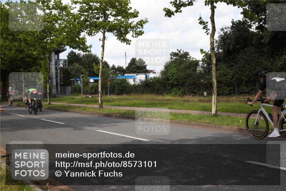 10.08.2025 - GEWOBA Citytriathlon Bremen Yannick Fuchs http://msf.ph/oto/8573101 10.08.2025 12:59:02 Radfahren 596, 602, 705, 885, 921, 1038 meine-sportfotos.de