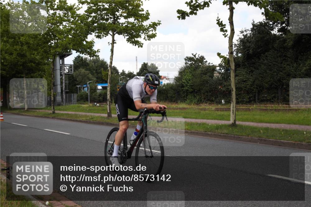 10.08.2025 - GEWOBA Citytriathlon Bremen Yannick Fuchs http://msf.ph/oto/8573142 10.08.2025 13:00:01 Radfahren 614, 623, 628, 652, 698, 803, 835, 848, 850, 871, 889, 934, 1002, 1012, 1022, 1030 meine-sportfotos.de