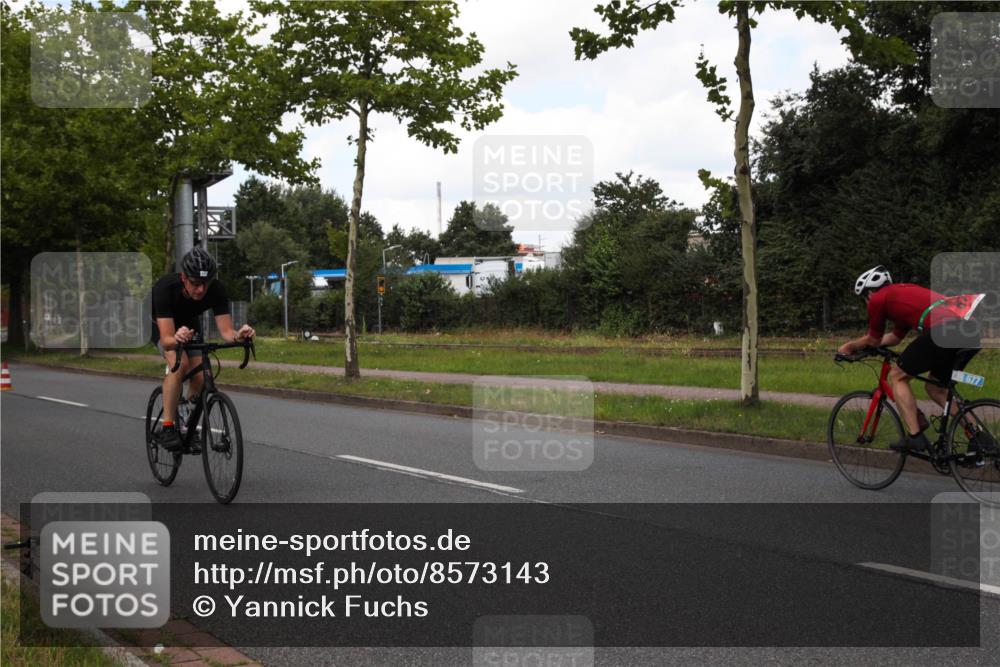 10.08.2025 - GEWOBA Citytriathlon Bremen Yannick Fuchs http://msf.ph/oto/8573143 10.08.2025 13:00:02 Radfahren 614, 623, 628, 652, 698, 803, 835, 848, 850, 871, 889, 934, 983, 1002, 1012, 1022, 1030 meine-sportfotos.de