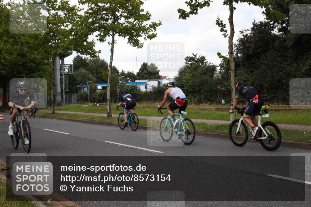 10.08.2025 - GEWOBA Citytriathlon Bremen Yannick Fuchs http://msf.ph/oto/8573154 10.08.2025 13:00:13 Radfahren 652, 665, 803, 835, 848, 871, 983, 1012, 1022, 1030 meine-sportfotos.de