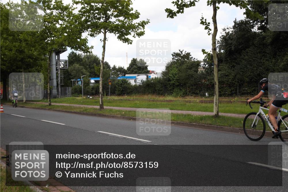 10.08.2025 - GEWOBA Citytriathlon Bremen Yannick Fuchs http://msf.ph/oto/8573159 10.08.2025 13:00:19 Radfahren 652, 665, 803, 848, 983, 1012 meine-sportfotos.de