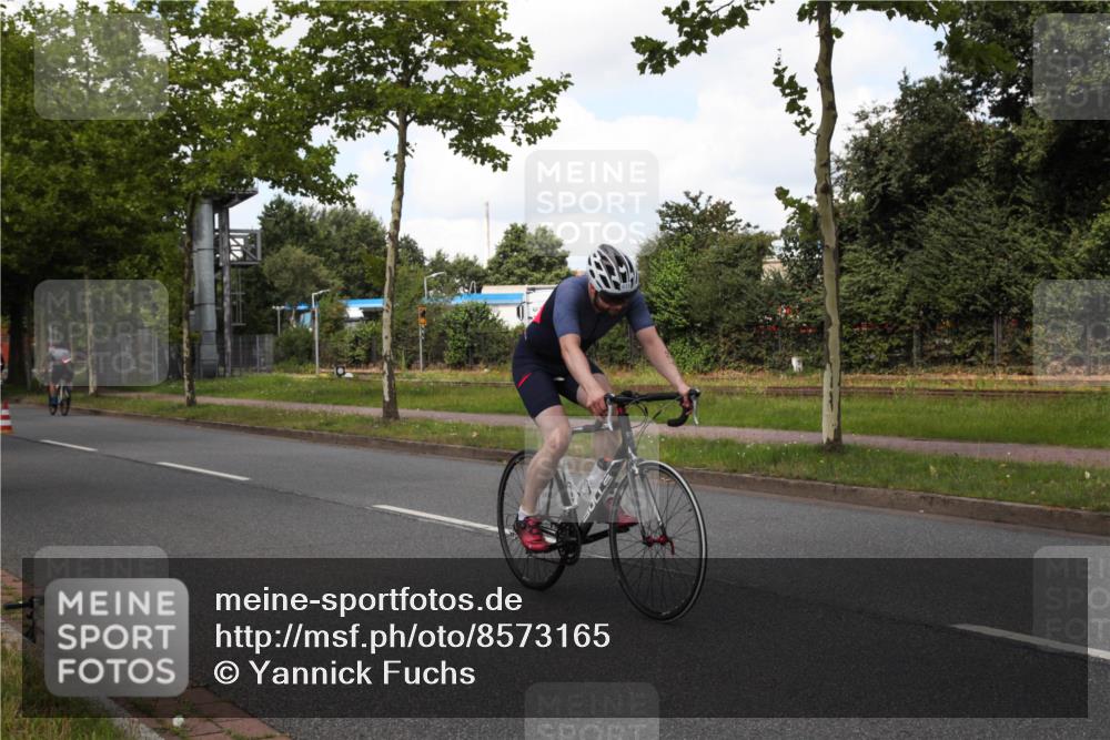 10.08.2025 - GEWOBA Citytriathlon Bremen Yannick Fuchs http://msf.ph/oto/8573165 10.08.2025 13:00:43 Radfahren 581, 613, 785, 1023 meine-sportfotos.de