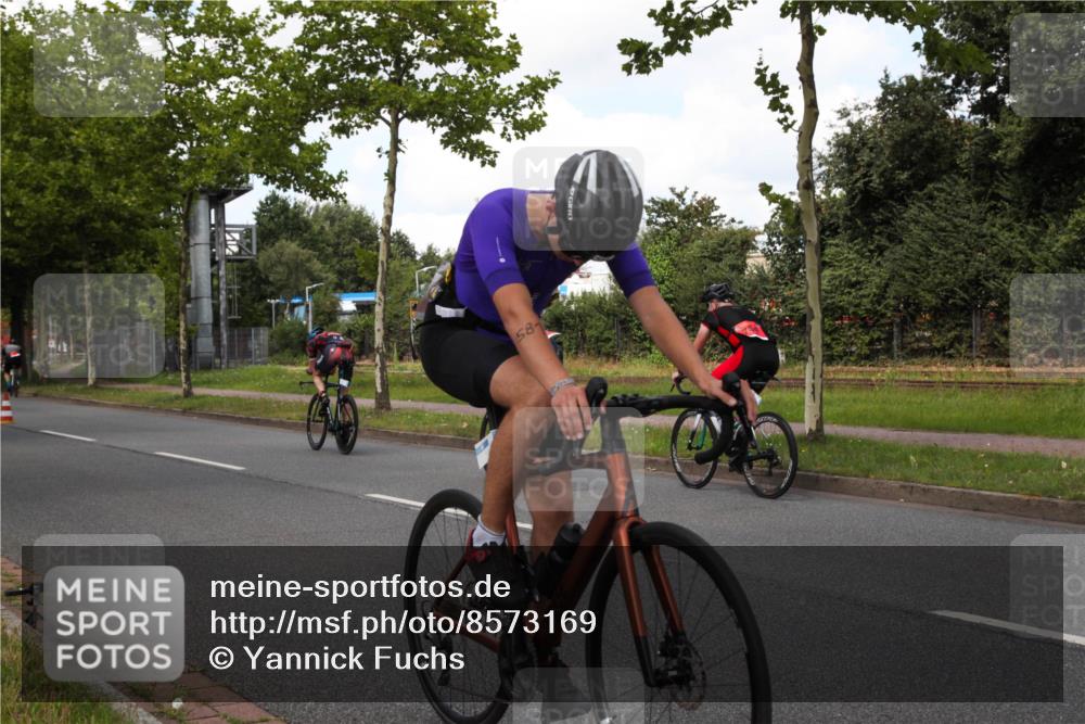 10.08.2025 - GEWOBA Citytriathlon Bremen Yannick Fuchs http://msf.ph/oto/8573169 10.08.2025 13:00:44 Radfahren 581, 613, 677, 785, 1023 meine-sportfotos.de