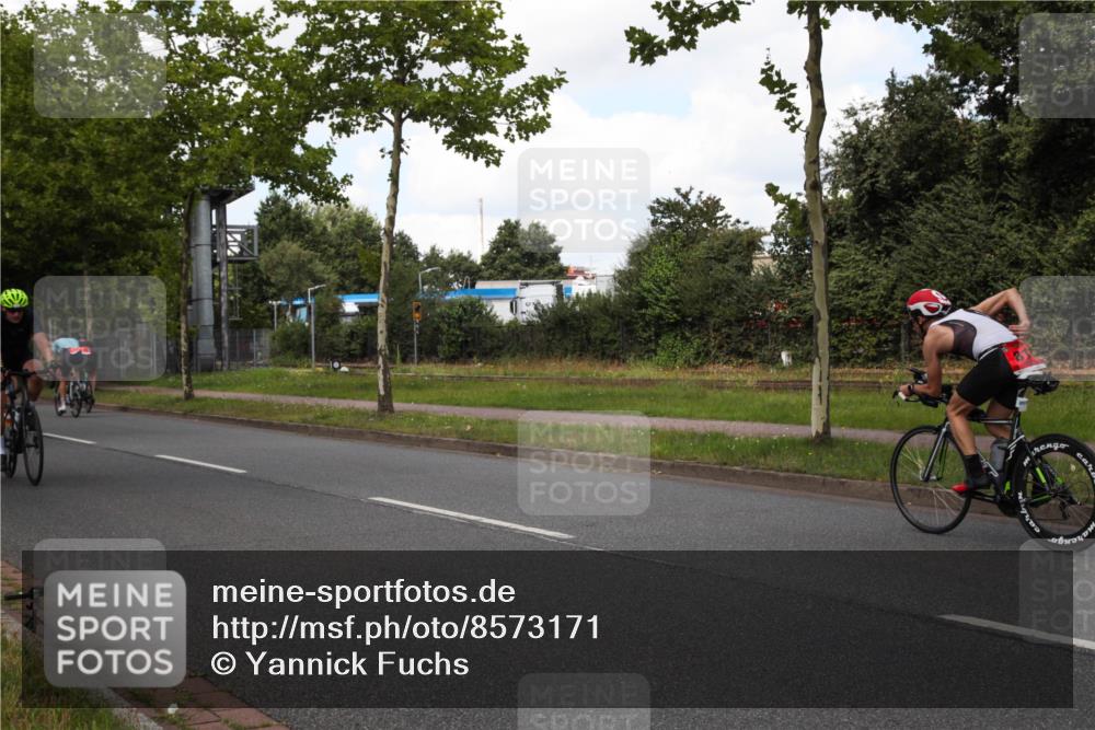 10.08.2025 - GEWOBA Citytriathlon Bremen Yannick Fuchs http://msf.ph/oto/8573171 10.08.2025 13:00:47 Radfahren 581, 613, 669, 677, 785, 1023 meine-sportfotos.de