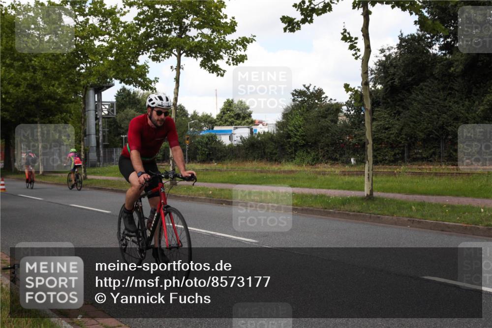 10.08.2025 - GEWOBA Citytriathlon Bremen Yannick Fuchs http://msf.ph/oto/8573177 10.08.2025 13:00:56 Radfahren 613, 646, 669, 677, 684, 713, 862, 944, 1023 meine-sportfotos.de