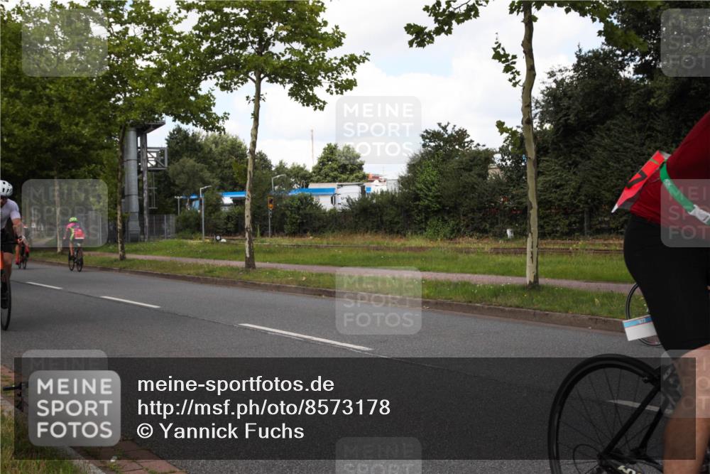 10.08.2025 - GEWOBA Citytriathlon Bremen Yannick Fuchs http://msf.ph/oto/8573178 10.08.2025 13:00:57 Radfahren 613, 646, 669, 677, 684, 713, 837, 862, 944, 1023 meine-sportfotos.de