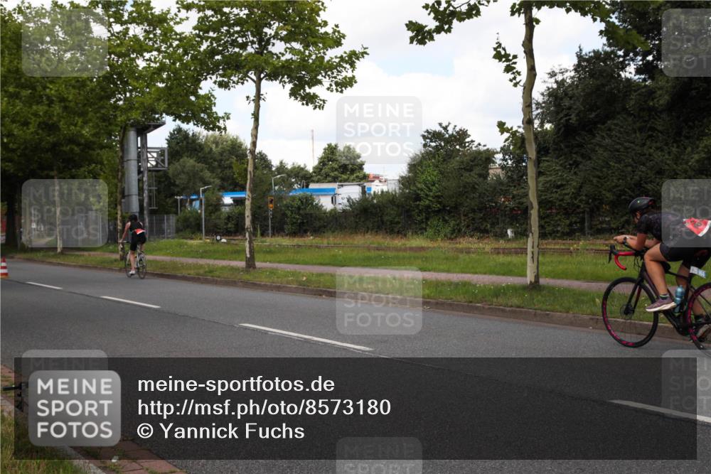 10.08.2025 - GEWOBA Citytriathlon Bremen Yannick Fuchs http://msf.ph/oto/8573180 10.08.2025 13:00:59 Radfahren 646, 669, 677, 684, 713, 837, 862, 944 meine-sportfotos.de