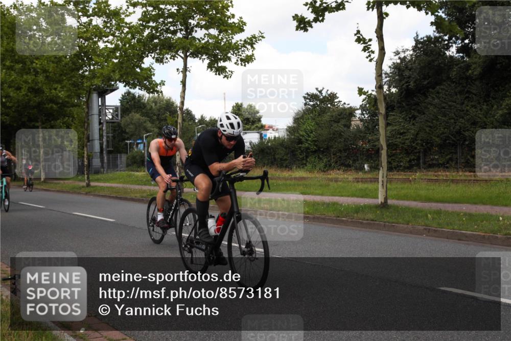 10.08.2025 - GEWOBA Citytriathlon Bremen Yannick Fuchs http://msf.ph/oto/8573181 10.08.2025 13:01:02 Radfahren 646, 669, 677, 684, 713, 837, 862, 926, 944, 1001 meine-sportfotos.de