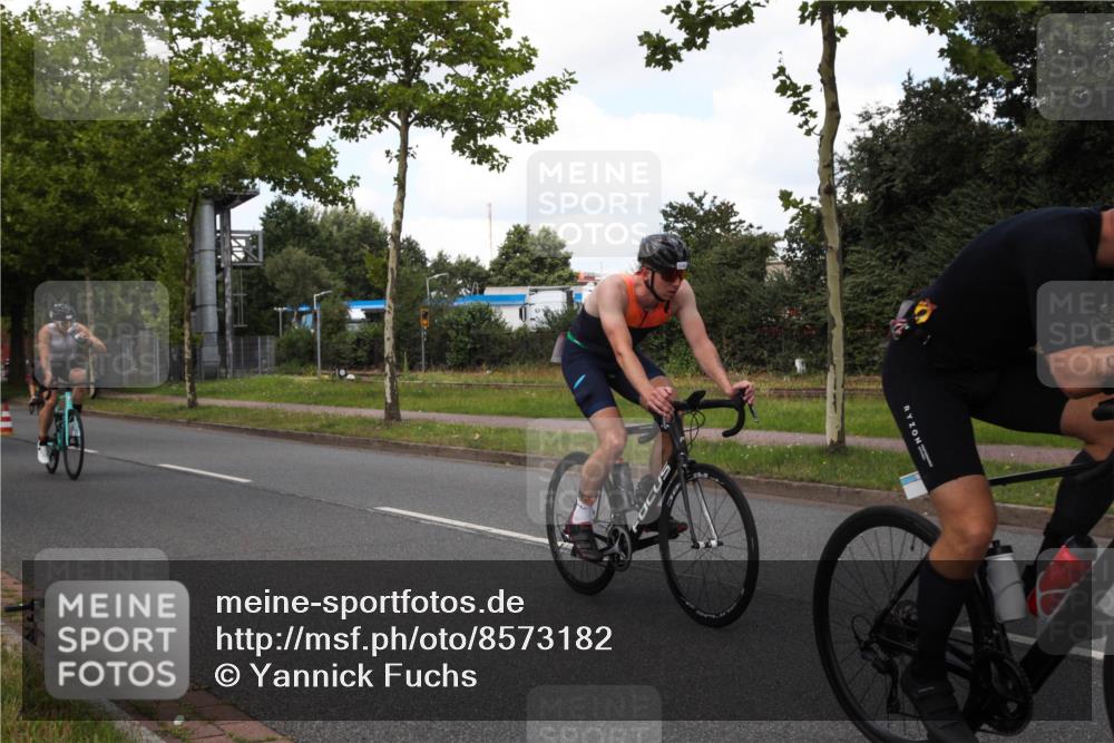 10.08.2025 - GEWOBA Citytriathlon Bremen Yannick Fuchs http://msf.ph/oto/8573182 10.08.2025 13:01:03 Radfahren 646, 669, 677, 684, 713, 837, 862, 926, 944, 1001 meine-sportfotos.de