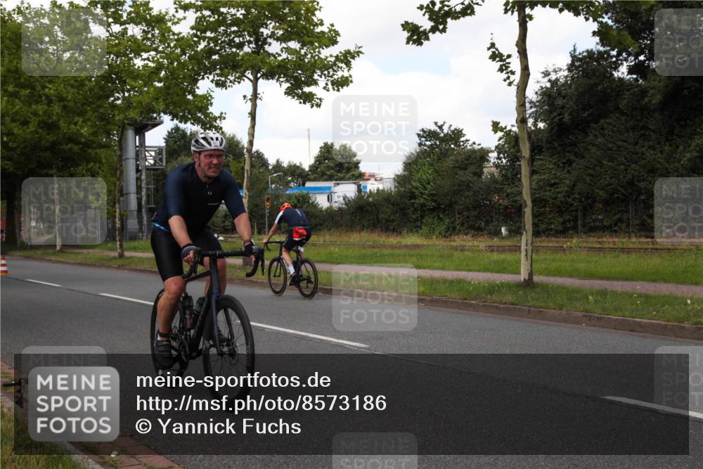 10.08.2025 - GEWOBA Citytriathlon Bremen Yannick Fuchs http://msf.ph/oto/8573186 10.08.2025 13:01:04 Radfahren 646, 669, 677, 684, 713, 837, 862, 926, 944, 1001 meine-sportfotos.de