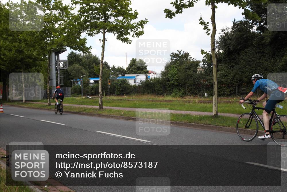 10.08.2025 - GEWOBA Citytriathlon Bremen Yannick Fuchs http://msf.ph/oto/8573187 10.08.2025 13:01:05 Radfahren 646, 669, 677, 684, 713, 837, 862, 926, 944, 1001 meine-sportfotos.de