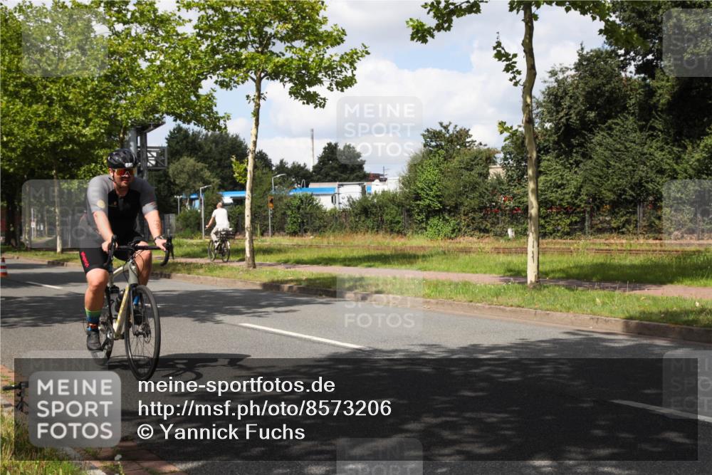 10.08.2025 - GEWOBA Citytriathlon Bremen Yannick Fuchs http://msf.ph/oto/8573206 10.08.2025 13:01:40 Radfahren 608, 663, 703, 716, 754, 800, 816, 819, 828, 851, 923 meine-sportfotos.de