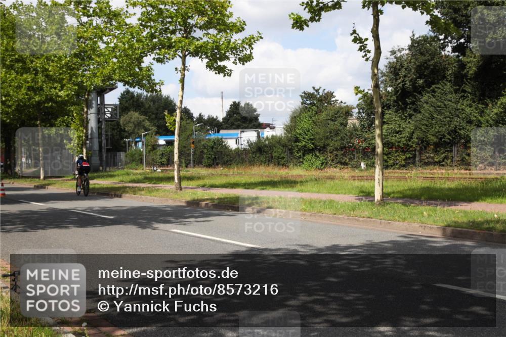 10.08.2025 - GEWOBA Citytriathlon Bremen Yannick Fuchs http://msf.ph/oto/8573216 10.08.2025 13:01:43 Radfahren 608, 663, 703, 716, 754, 800, 816, 819, 828, 851, 923, 953, 964 meine-sportfotos.de