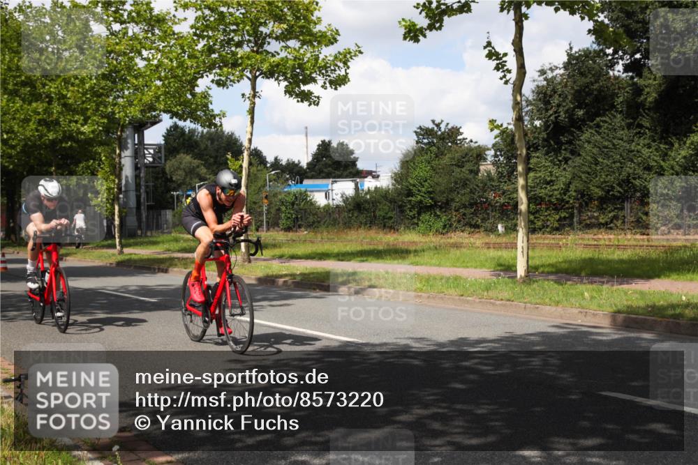 10.08.2025 - GEWOBA Citytriathlon Bremen Yannick Fuchs http://msf.ph/oto/8573220 10.08.2025 13:01:44 Radfahren 608, 663, 703, 716, 754, 800, 816, 819, 828, 851, 923, 953, 964 meine-sportfotos.de