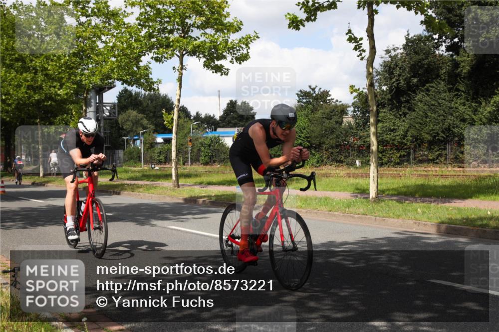 10.08.2025 - GEWOBA Citytriathlon Bremen Yannick Fuchs http://msf.ph/oto/8573221 10.08.2025 13:01:44 Radfahren 608, 663, 703, 716, 754, 800, 816, 819, 828, 851, 923, 953, 964 meine-sportfotos.de