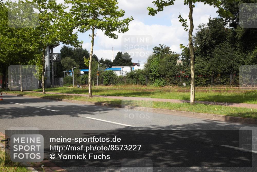 10.08.2025 - GEWOBA Citytriathlon Bremen Yannick Fuchs http://msf.ph/oto/8573227 10.08.2025 13:01:46 Radfahren 586, 608, 663, 703, 716, 754, 816, 819, 828, 842, 851, 923, 953, 964 meine-sportfotos.de
